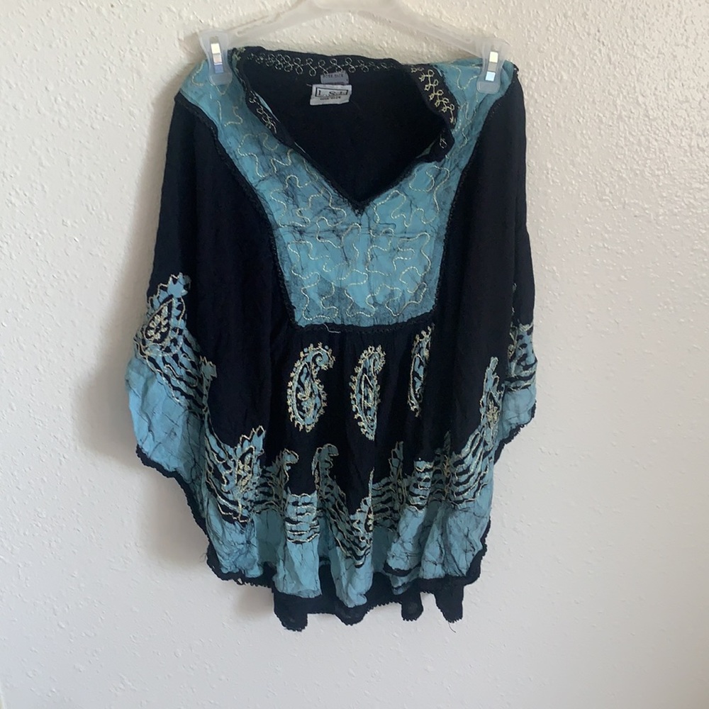 Women’s shawl.